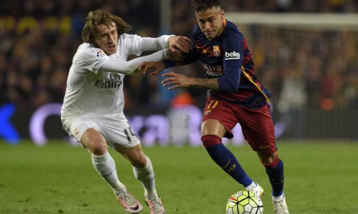 巴塞罗那明星的代理人表示，Neymar对Paris Saint-Germain表示感兴趣的154毫升搬迁