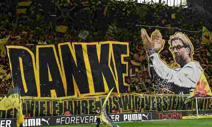 利物浦FC：Borussia Dortmund粉丝的视频在最后的Bundesliga游戏中对Jurgen Klopp说再见
