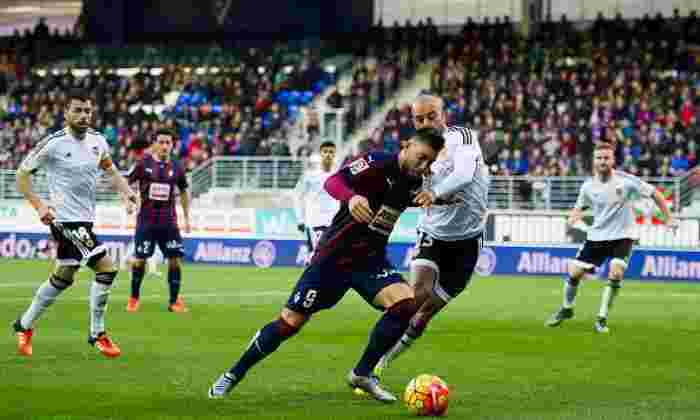 Eibar 2  -  1真正的Sociedad：Armeros来自后面赢得巴斯克德比