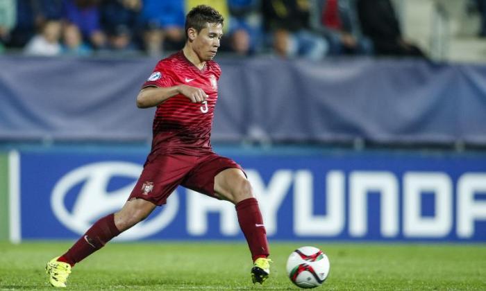 Roma进入竞争签署阿森纳和利物浦防御目标Raphael Guerreiro