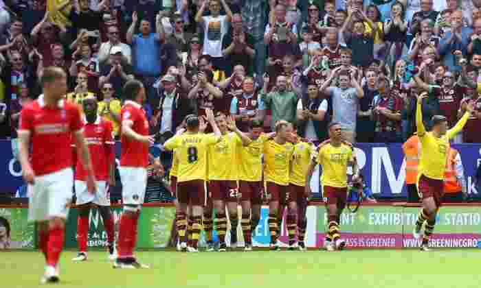 Charlton 0-3伯恩利：克莱茨确认冠军冠军冠军