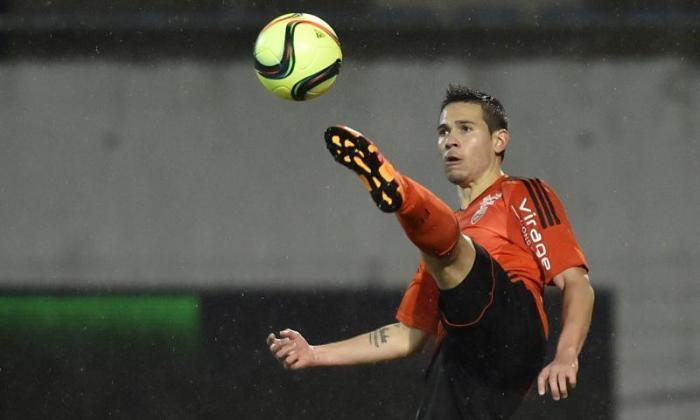 Borussia Dortmund表£9M出价阿森纳和利物浦目标Raphael Guerreiro