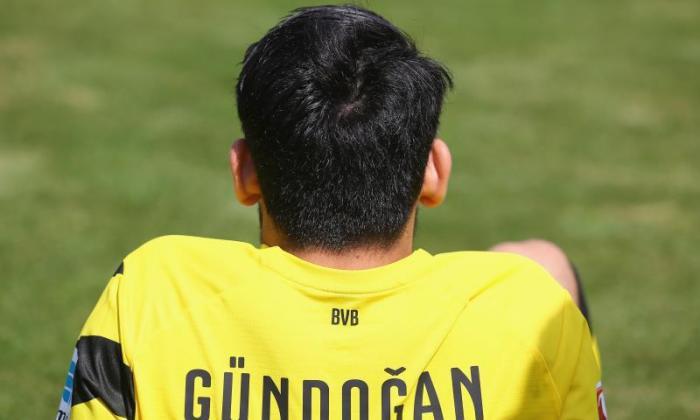 手表：曼彻斯特城签署Ilkay Gundogan在2015/16年的Borussia Dortmund最佳位