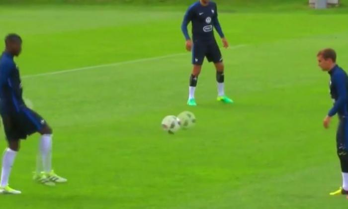 Pogba和Griezmann技能：观看法国Duo在训练中展示