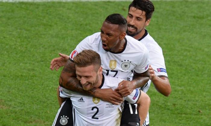 2016年欧元：德国2-0乌克兰 -  Shkodran Mustafi和Bastian Schweinsteiger确保世界杯赢家开始胜利