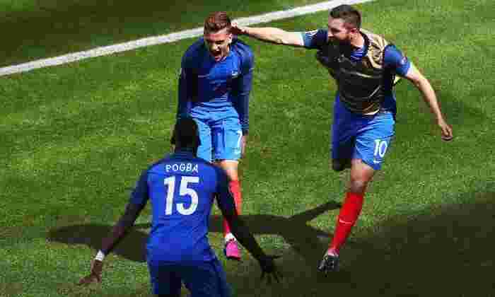法国2-1爱尔兰共和国：Antoine Griezmann Braces取消了Robbie Brady的罚球，送英雄爱尔兰家