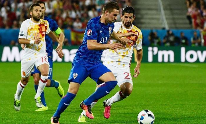 利物浦转移新闻：Jurgen Klopp Targets克罗地亚星球 - 但红外脸与AC米兰和尤文图斯的战斗