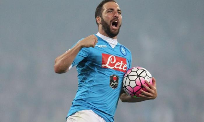 西汉姆FC转移新闻：锤子绘制耸人听闻的耸人听闻的Napoli Striker Gonzalo Higuain