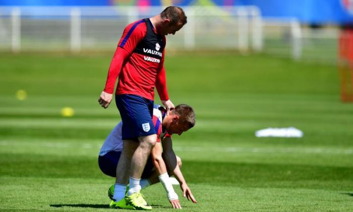 2016年欧元：英国老板Roy Hodgson在冰岛冲突前夕的Wayne Rooney和Jamie Vardy之间裂缝