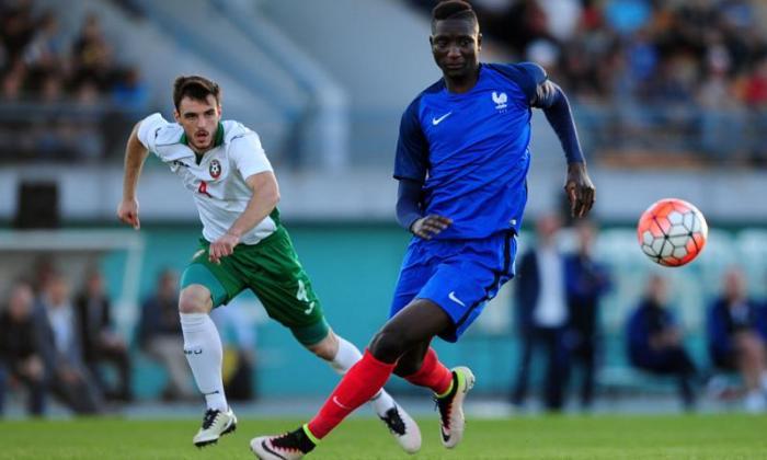 转移报告：法国下面的20岁以下的Starlet Sehrou Guirassy被冠军竞争对手富勒姆和QPR眼
