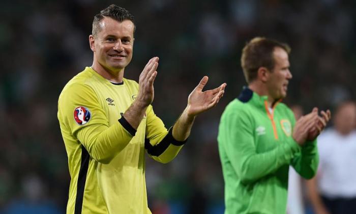 爱尔兰共和国守门员Shay授予国际足球退休