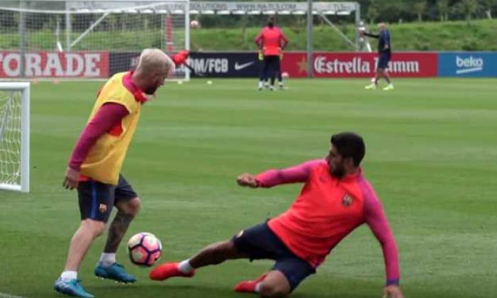 视频：巴塞罗那之星莱昂内尔·梅西在令人难以置信的慢动作镜头中展示了他的技能