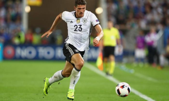 西汉火腿转移新闻：巴塞罗那和Borussia Dortmund竞争锤Mario Gomez