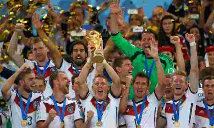 世界杯获胜者巴斯蒂安施韦斯特艾格从国际足球退休