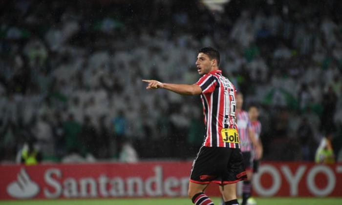 西火腿吹！巴塞罗那与锤子的代理人举行谈话jonathan calleri