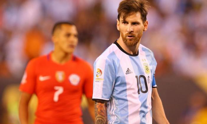 阿根廷明星莱昂内尔·梅西扭转了从国际足球退休的决定