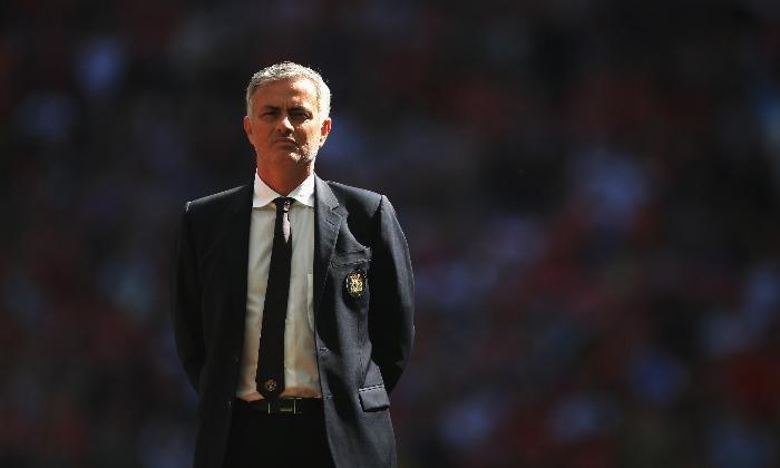 社区盾牌：Man United Manager Jose Mourinho将胜利致力于Van Gaal  - '没有他，我们不会在这里庆祝'
