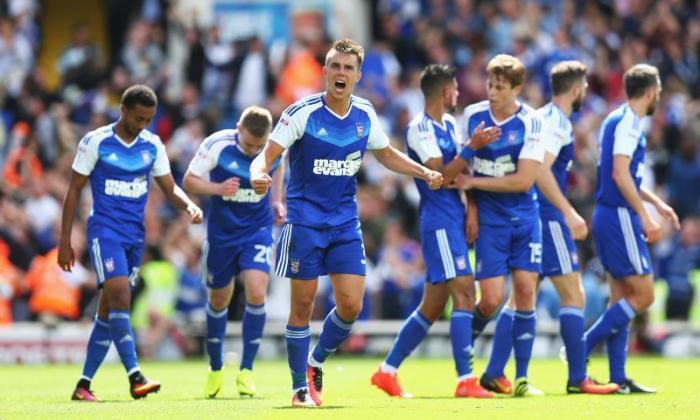 Ipswich Town 1-1 1-1诺里奇市：乔纳斯卡努森罢工确保战利品在东安利安德比共享