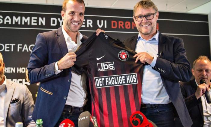 前托特纳姆之星Rafael Van der Vaart签署丹麦俱乐部FC Midtjylland