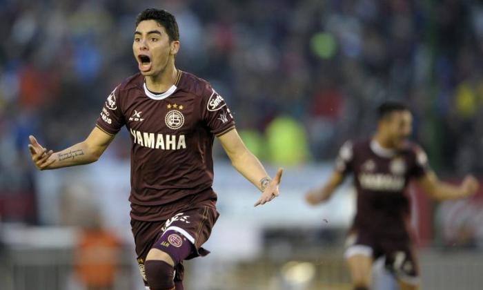 阿森纳转移报告 - 枪手为22岁的巴拉圭向前迈格尔·阿尔莫罗尔达到900万英镑