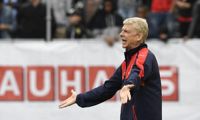 无论他的年龄都有，Arsene Wenger预计Arsenal本月本月签署后卫。