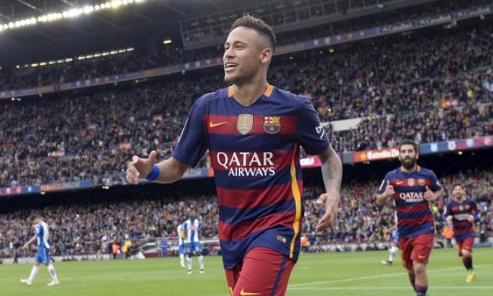 巴塞罗那明星的代理人表示，Neymar拒绝了曼彻斯特联队，£650,000.每周提供的巴黎圣加尔·代理人