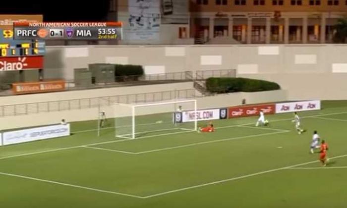 视频：波多黎各FC防守者模拟前利物浦后卫菲尔巴布试图拯救目标
