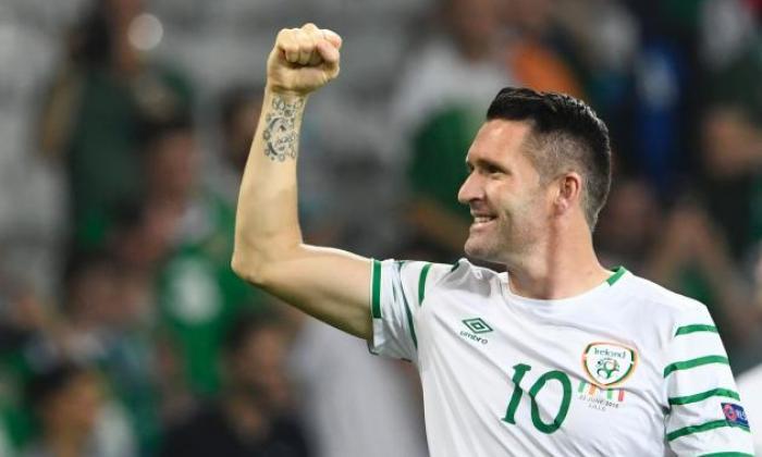 手表：Legend Robbie Keane评分辉煌的目标，并在爱尔兰最终共和国获得英雄的送货