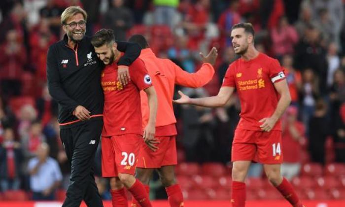Liverpool Legend Jamie Carragher告诉Talksport：“红色有可能在前四个和额外的休息时完成了很大的机会，谁知道！”