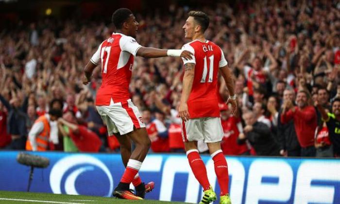 Mesut Ozil Hails Arsenal Teammate Alex Iwobi，声称：“他是Jay-Jay Okocha和Edgar Davids的混合物