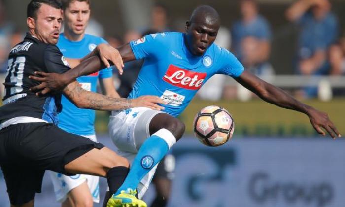 Napoli董事长Aurelio de Laurentiis从Chelsea击败了Chelsea的Clough-Resid Bid，为Defender Kalidou Koulibaly