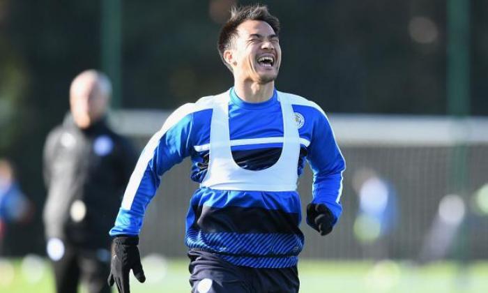 Shinji Okazaki为Leicester回归冠军联赛与哥本哈根赛车