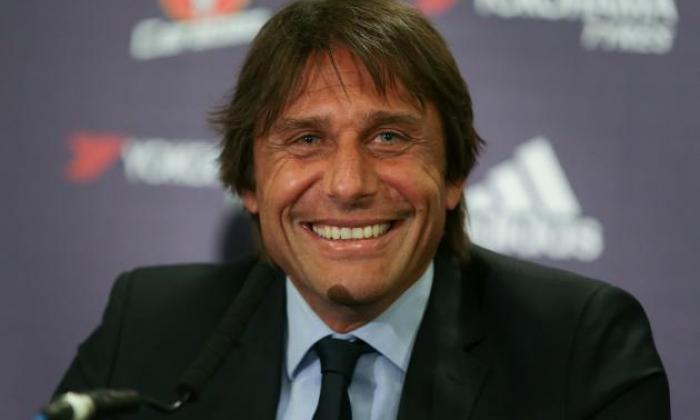 切尔西经理Antonio Conte嘲笑喧嚣的谣言 - “我带着微笑着”