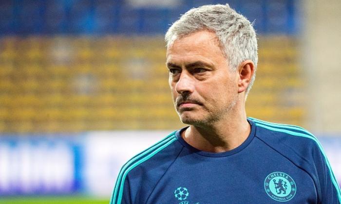 切尔西经理Antonio在曼联Boss Jose Mourinho之前致富有堆积如于他的斯坦福德桥