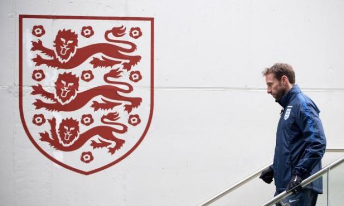 Gareth Southgate将于周一的FA乘坐空置英国经理地位接受采访