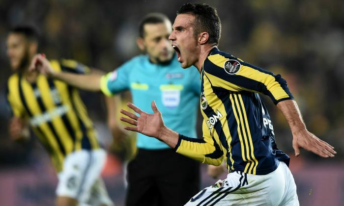 FENERBAHCE 2-0 GALATASARAY：Robin Van Persie Braces在KITITARARASI DERBY中确保了吹牛权利