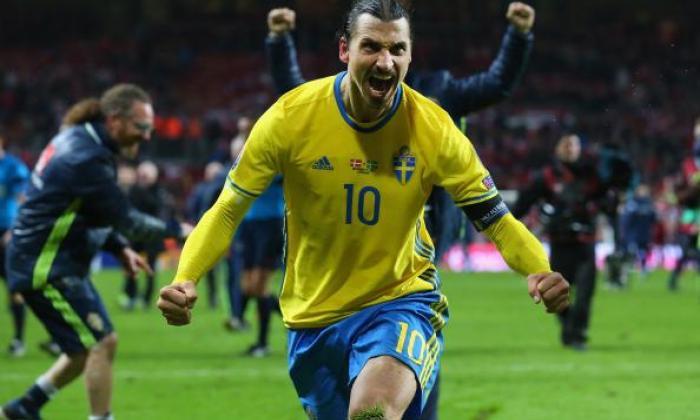 Zlatan Ibrahimovic在被斯德哥尔摩举行的雕像在加冕瑞典的最佳球员举行的第10年