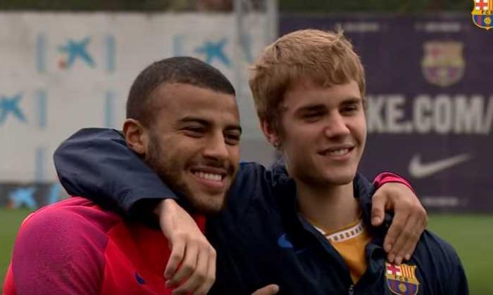 Justin Bieber遇到了Messi，Suarez和Neymar，参加巴塞罗那培训（视频）