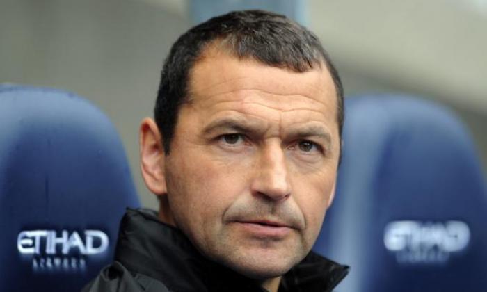 Colin Calderwood在冠军竞争对手布莱顿戒掉了同样的角色后，Colin Calderwood被证实了Aston Villa的新助理老板