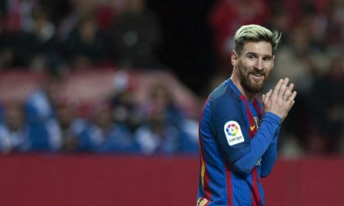 Lionel Messi准备结束曼彻斯特城市猜测作为在新合同中举办巴塞罗那的谈判