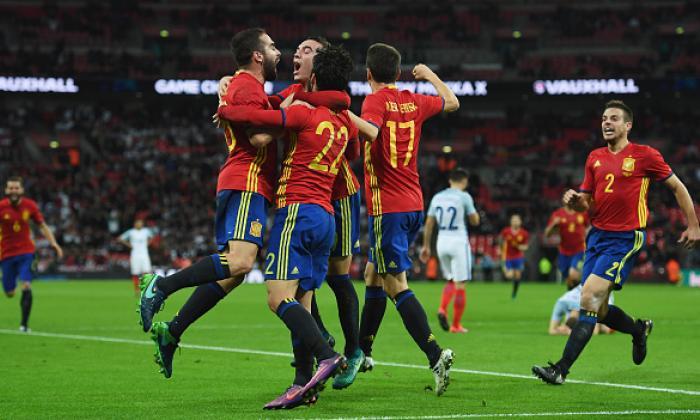 英格兰2-2西班牙：La Roja将最后的喘息跳动为三个狮子在染色秒中崩溃