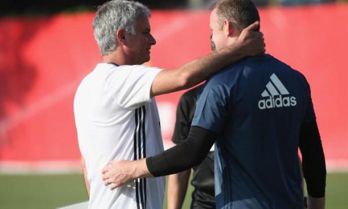 曼联FC新闻：Jose Mourinho刷掉Wayne Rooney饮酒事件，并说前锋适合并准备面对阿森纳