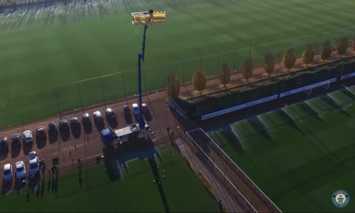视频：阿森纳明星Theo Walcott设定了从34米的控制球控制球的吉尼斯世界纪录
