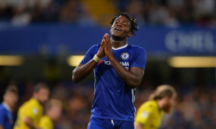 切尔西FC新闻：“这是一个惊人的糟糕的决定！”蓝调粉丝Slam Antonio Conte Michy Batshuayi Snub