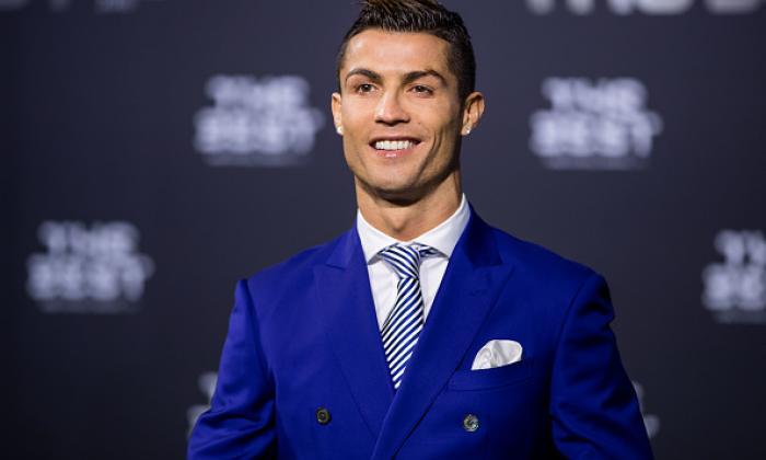 皇家马德里超级明星克里斯蒂亚诺·罗纳尔多以最佳国际足联足球奖命名为年度的男士球员