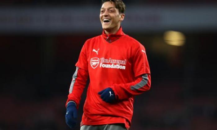 阿森纳FC新闻：Mesut Ozil应该签署一笔新的优惠，因为他喜欢俱乐部，而不是Arsene Wenger，坚持Ian Wright