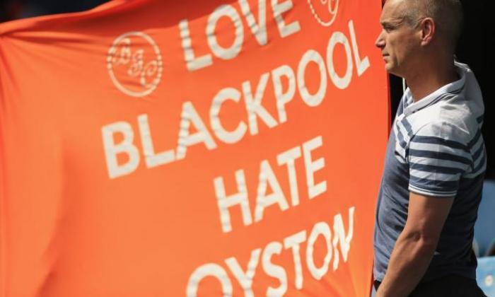 听：Blackpool主席Karl Oyston回应了粉丝仇恨，坚持他'永远不会出售'俱乐部在独家谈判口采访中