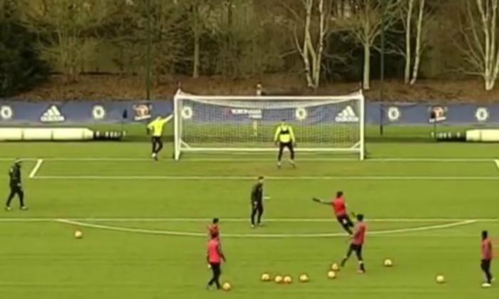 视频：Thibaut Constois Outshines Chelsea Teammate CESC FabRegas在射击演习中