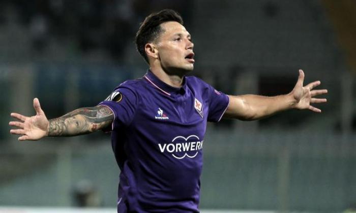 Watford FC转移新闻：Mauro Zarate完成了来自Fiorentina的迁移带着前锋签署了双倍和半年的交易