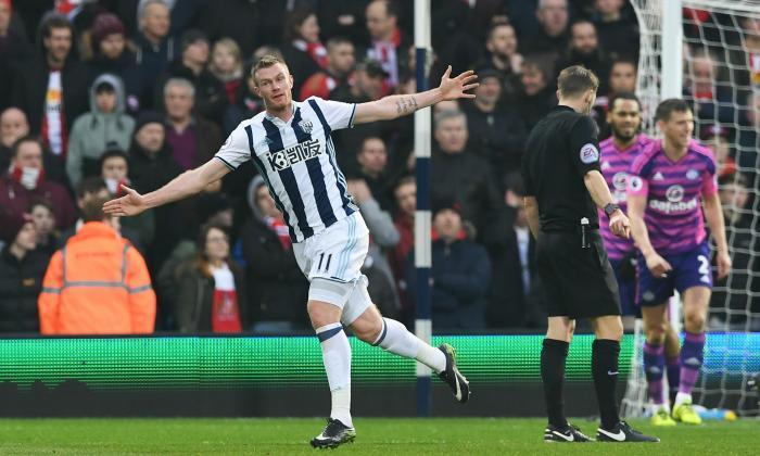 确认的：West Brom Midfielder Chris Brunt在山楂延伸合同